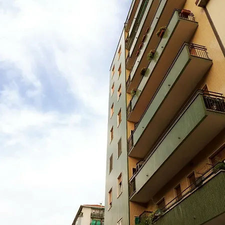 Modern And Stylish Close To Subway דירה